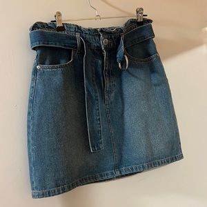 Clearance‼️ New H&M Denim Skirt with 4 pockets and Belt Size 6